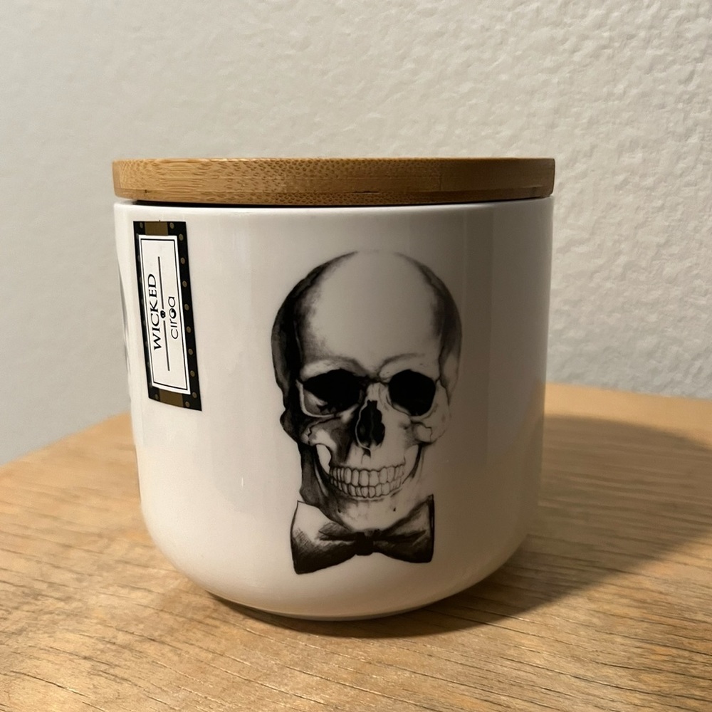 Ciroa skull jar